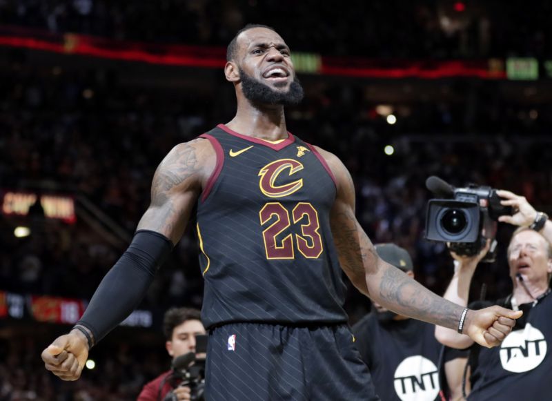 LeBron James znovu prokázal svou výjimečnost. LeBron James znovu prokázal svou výjimečnost.
