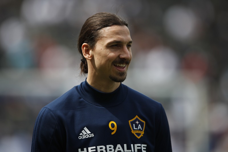 Vrátí se Zlatan Ibrahimovič do švédské reprezentace? Posledním vtípkem si do ní pravděpodobně nadobro zavřel dveře. Vrátí se Zlatan Ibrahimovič do švédské reprezentace? Posledním vtípkem si do ní pravděpodobně nadobro zavřel dveře.