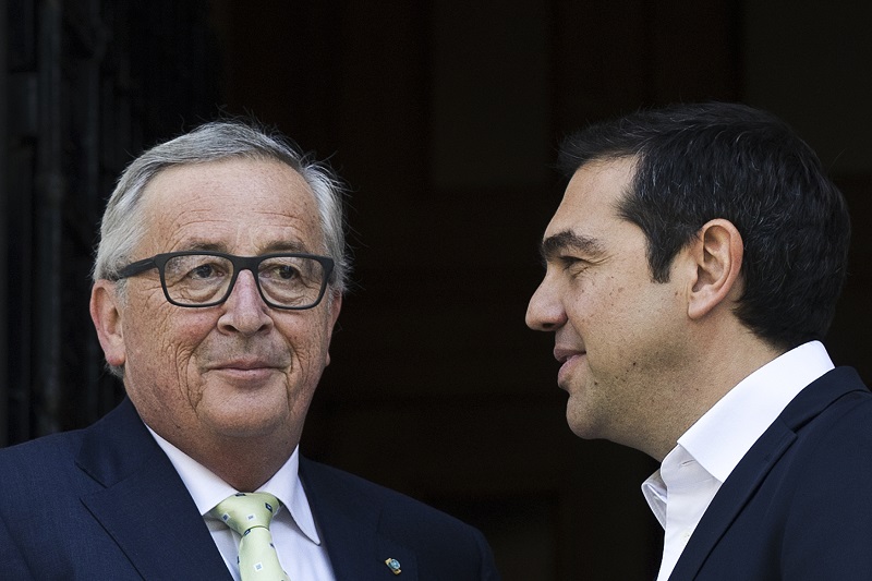 Zleva Jean-Claude Juncker a řecký premiér Alexis Tsipras.