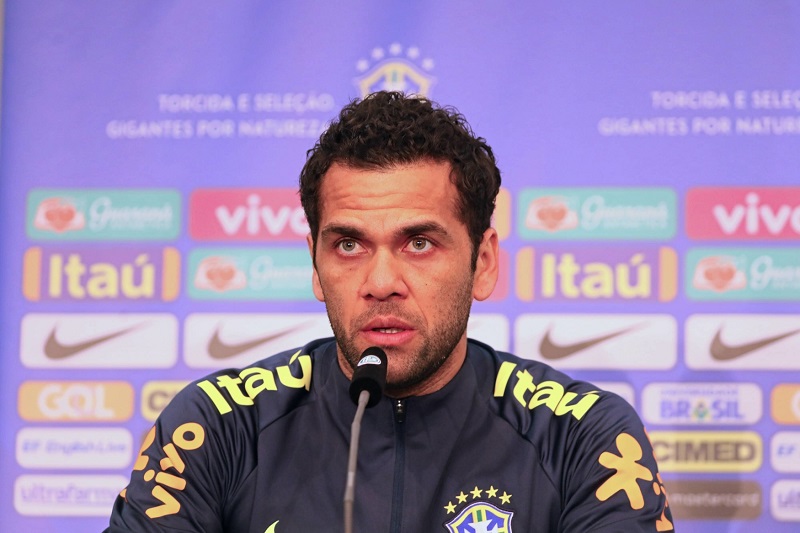 Brazilský krajní obránce Dani Alves touží po návratu do Barcelony, z níž před dvěma lety odešel jako volný hráč do italského Juventusu. Brazilský krajní obránce Dani Alves touží po návratu do Barcelony, z níž před dvěma lety odešel jako volný hráč do italského Juventusu.