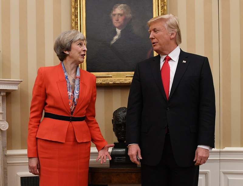 Americký prezident Donald Trump se setká s britskou premiérkou Theresou Mayovou.