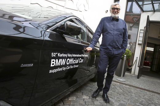 BMW už loni uzavřelo tříleté partnerství s festivalem. Dodává mu auta a nabízí testovací jízdy. BMW už loni uzavřelo tříleté partnerství s festivalem. Dodává mu auta a nabízí testovací jízdy.