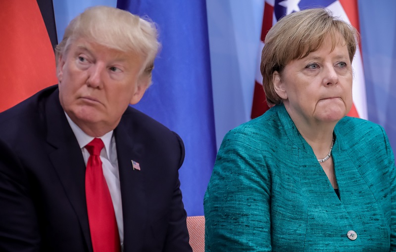Americký prezident Donald Trump přivítal v Bílém domě německou kancléřku Angelu Merkelovou.