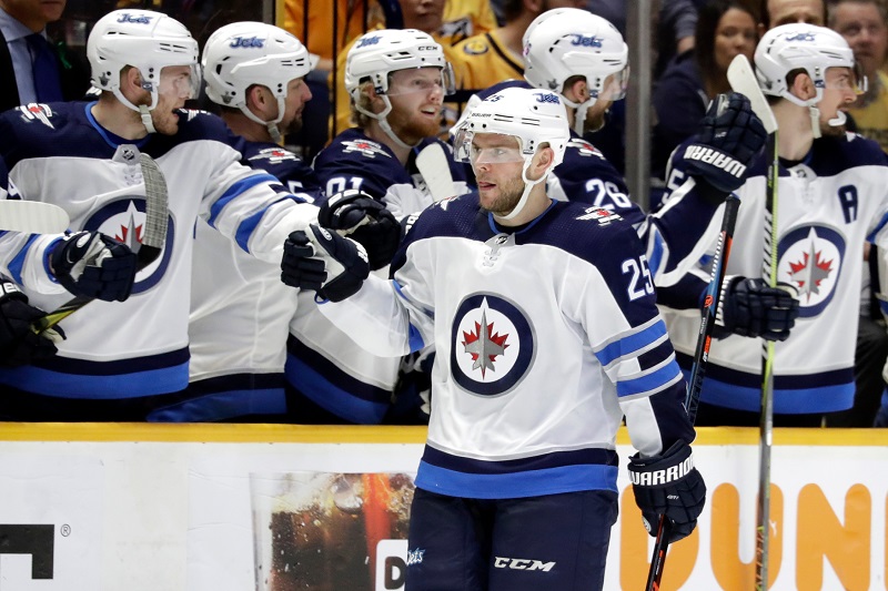 Winnipeg vyhrál první zápas série play-off proti Nashville. Winnipeg vyhrál první zápas série play-off proti Nashville.