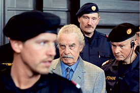 Fritzl děsí Rakušany i po deseti letech. Fritzl děsí Rakušany i po deseti letech.
