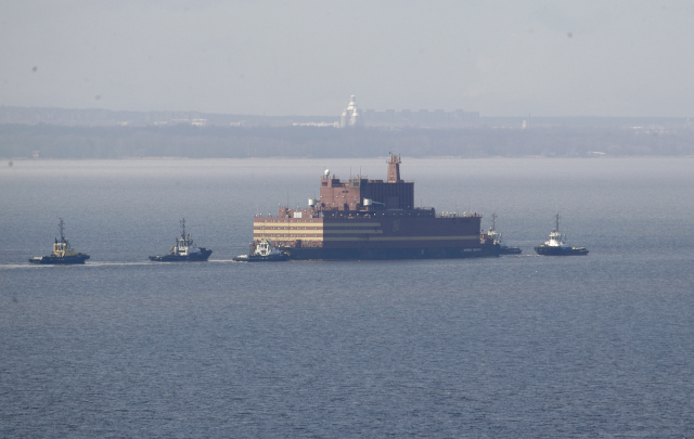 Akademik Lomonosov.
