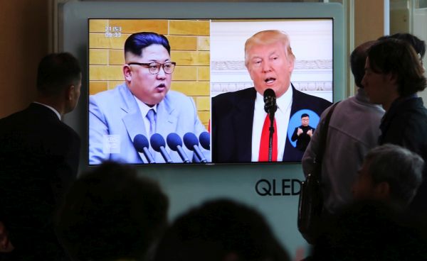 Americký prezident Donald Trump (vpravo) a severokorejský vůdce Kim Čong-un (vlevo).