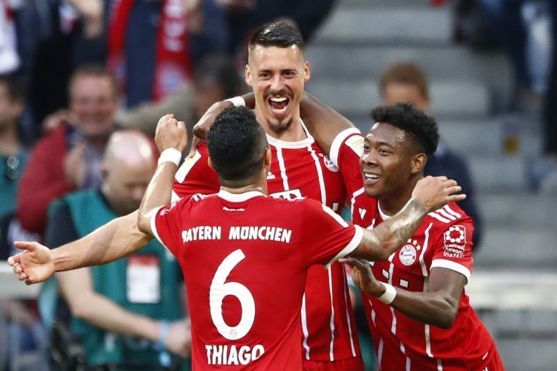Fotbalisté Bayernu po vstřelené brance.