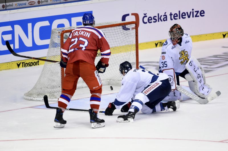 Dmitrij Jaškin v zápase proti Finům.