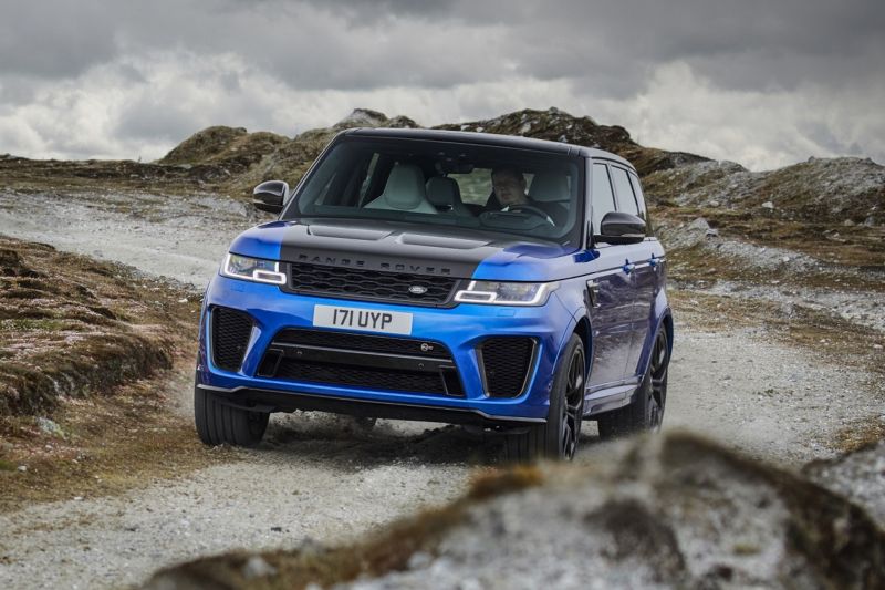 Ani britská značka se nevyhnula elektrifikaci, Range Rover je i ve verzi plug-in. 