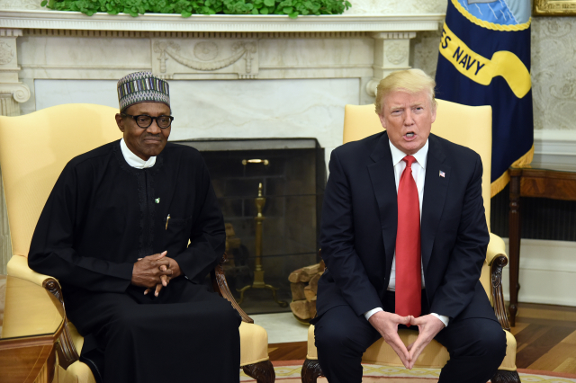 Donald Trump s nigerijským prezidentem Muhammadem Buharim.