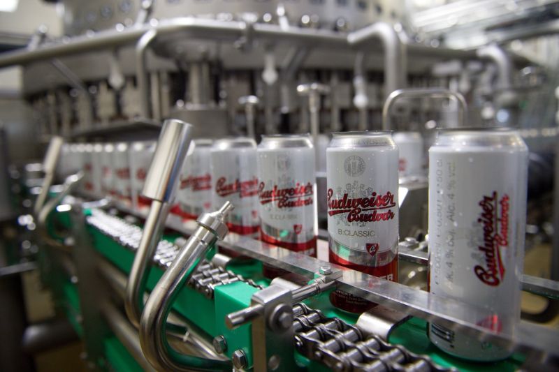 Budějovický Budvar - modernizovaná linka na stáčení piva do plechovek. 
