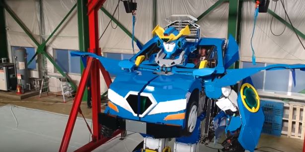 První skutečný transformer dostal jméno J-deite RIDE.