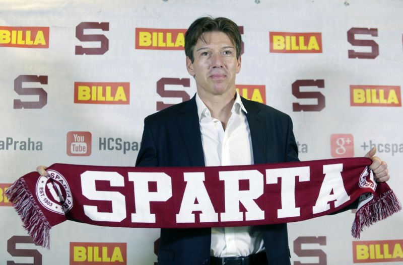Uwe Krupp byl představen jako nový trenér hokejové Sparty.