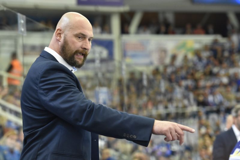 Majitel a trenér Komety Libor Zábranský.