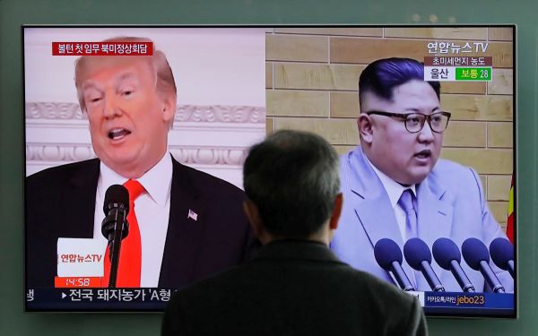 Americký prezident Donald Trump (vlevo) a severokorejský vůdce Kim čong un.