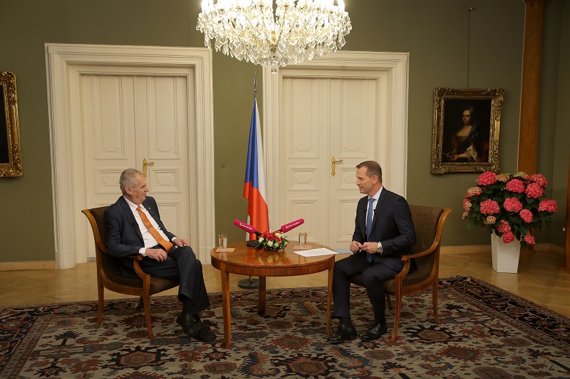 Prezident Miloš Zeman v rozhovoru s moderátorem pořadu Jaromírem Soukupem. 