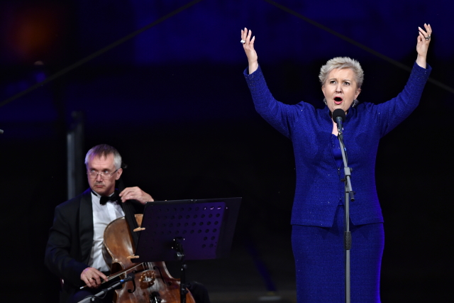 Zlínská filharmonie nabídne vystoupení Evy Urbanové. Zlínská filharmonie nabídne vystoupení Evy Urbanové.