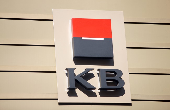 Zisk Komerční banky klesl o 26,5 procenta.