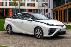 Toyotu Mirai pohání elektromotor o výkonu 154 koní s točivým momentem 335 Nm.