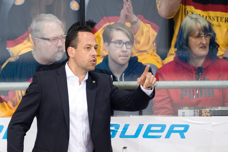 Německý trenér Marco Sturm vidí příčiny první porážky na letošním MS v nedisciplinovanosti hráčů.