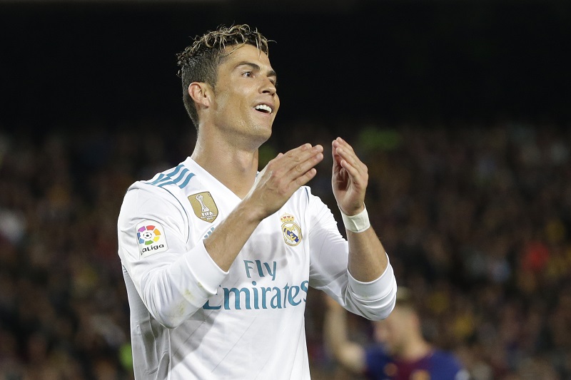 Hvězdný Cristiano Ronaldo nedohrál kvůli zdravotním problémům prestižní utkání s Barcelonou. Na finále Ligy mistrů by už měl být k dispozici.