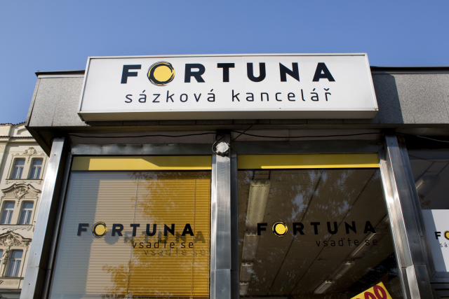 Sázková kancelář Fortuna.