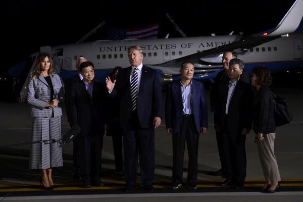 Americký prezident Donald Trump s propuštěnými Američany.