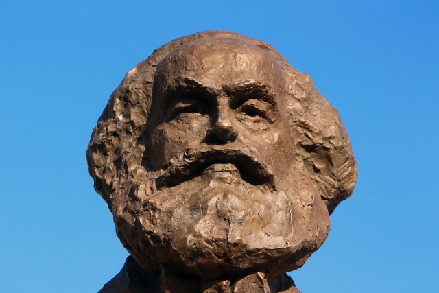 Socha filozofa Karla Marxe (detail).