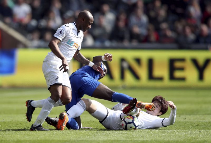 Fotbalisté Swansea za sebou nemají dobrou sezonu.