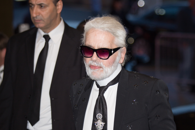 Módní návrhář Karl Lagerfeld.