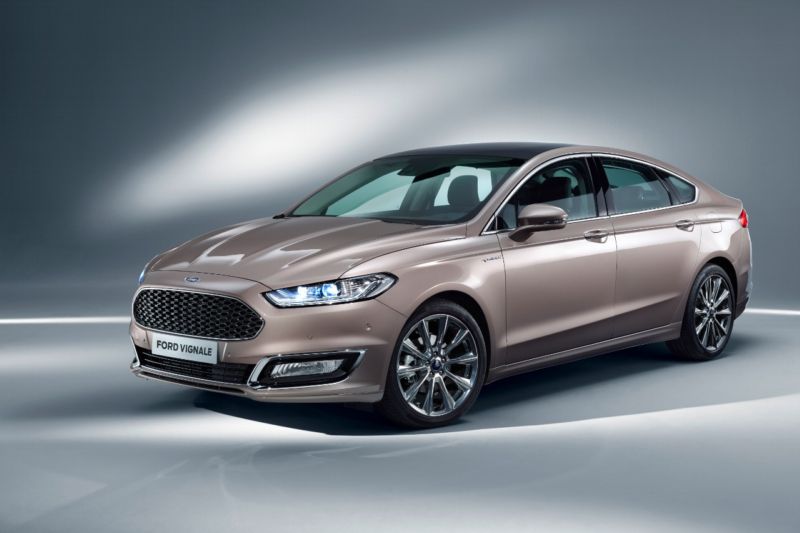 Ford Mondeo v luxusní verzi Vignale.