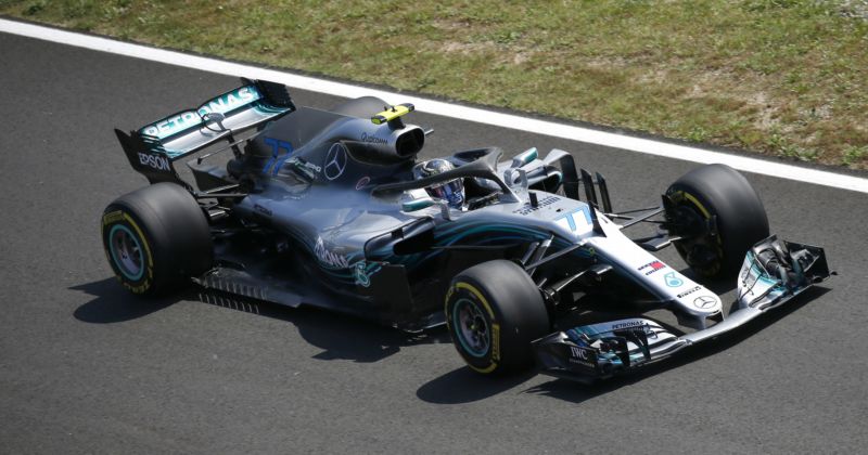 Valtteri Bottas byl v prvním tréninku nejrychlejší.