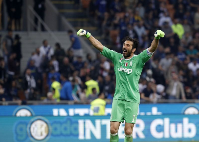 Gianlugi Buffon nebyl spokojen s výroky sudího ve čtvrtfinále Ligy mistrů. Gianlugi Buffon nebyl spokojen s výroky sudího ve čtvrtfinále Ligy mistrů.