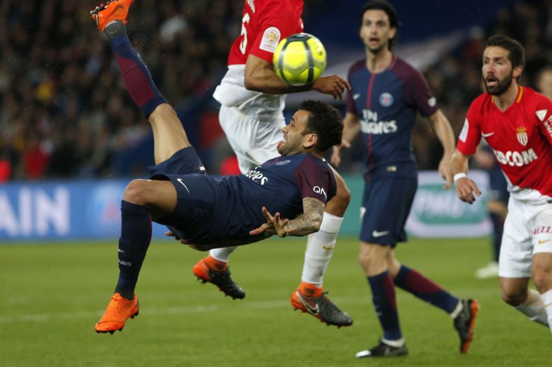 Dani Alves nestihne MS v Rusku.
