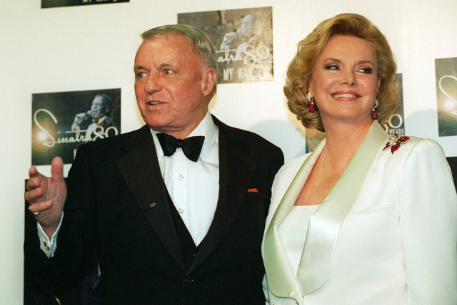 Americký zpěvák Frank Sinatra s manželkou Barbarou Sinatrovou.