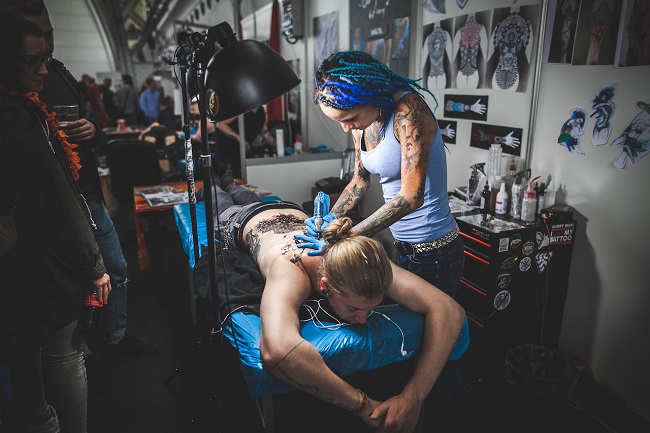 Tattoo Convention tradičně nabídne přehlídku nejlepších tetovacích studií z celého světa.