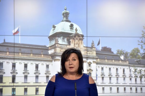 Ministryně financí v demisi Alena Schillerová (za ANO). 