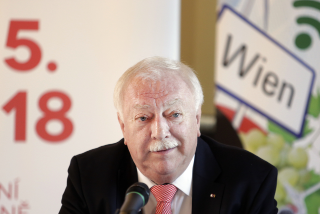 Vídeňský starosta Michael Häupl 13. května 2018 na tiskové konferenci k zahájení Dnů Vídně v Praze.