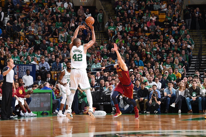 Basketbalisté Bostonu na domácí palubovce přehráli Cleveland.