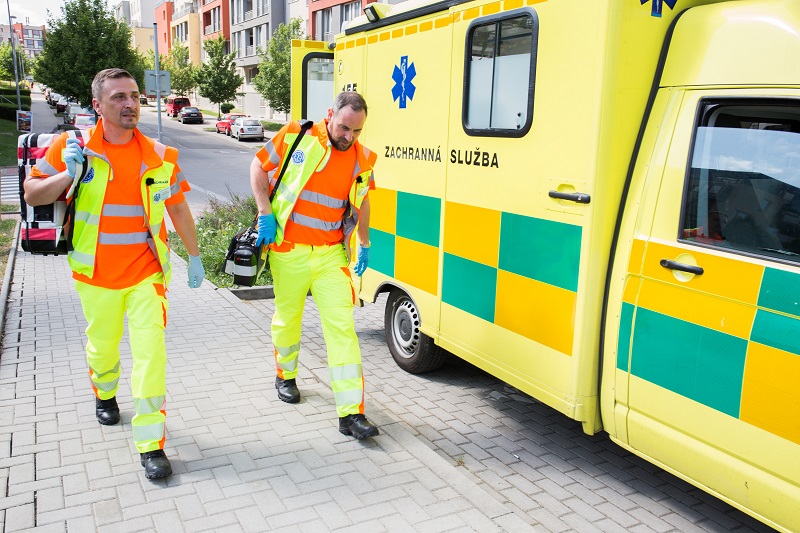 Dnešní ZÁCHRANÁŘI: alergická reakce, pád z kola i infarkt.