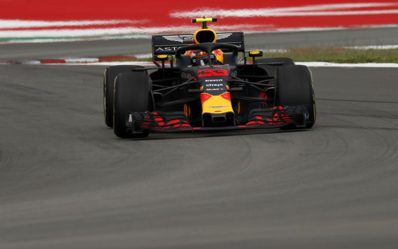 Kolize přijde draho. Duo z Red Bullu dá peníze na charitu.