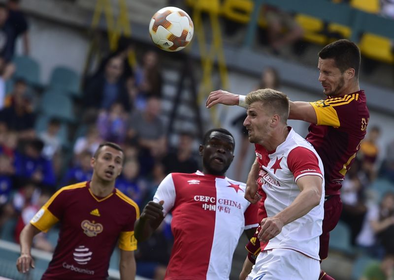 Slavia vyhrála na Dukle v malém pražském derby 2:0.
