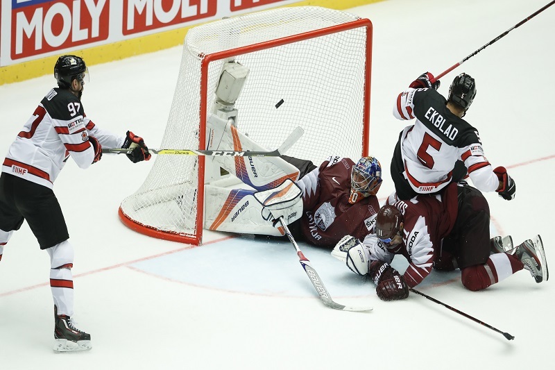 Hokejový útočník Connor McDavid rozhodl parádní brankou o výhře Kanady nad Lotyšskem v prodloužení.