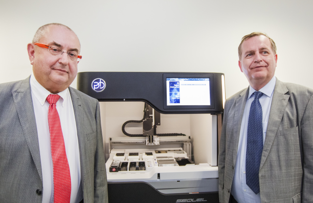 Děkan plzeňské lékařské fakulty UK Jindřich Fínek (vlevo) a rektor Univerzity Karlovy Tomáš Zima. 