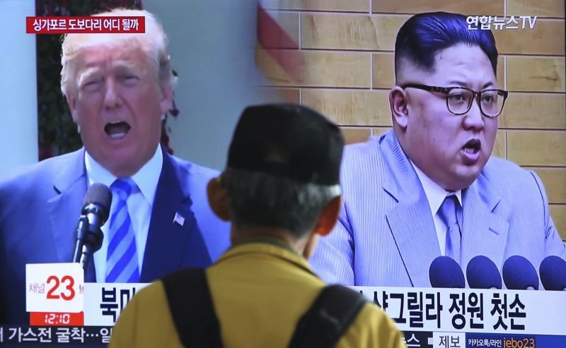 Zleva Donald Trump a Kim Čong-un.