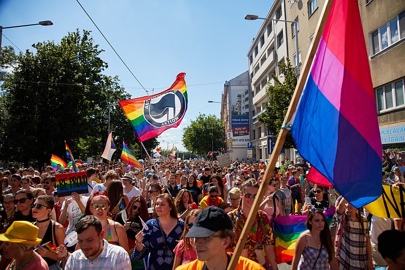LGBT průvod v ulicích Bratislavy.