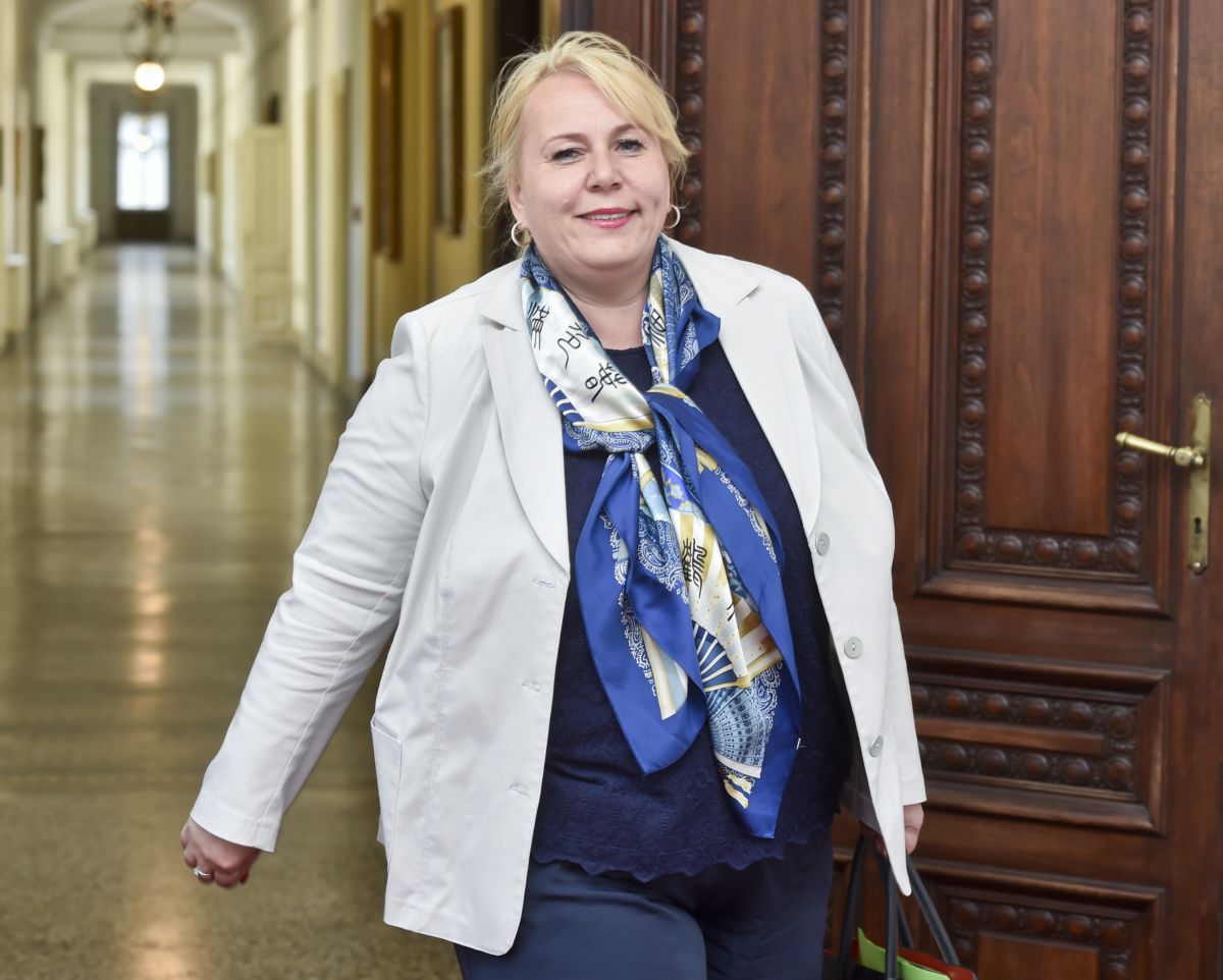 Ministryně pro místní rozvoj Dostálová? Řídí zbytečný resort.