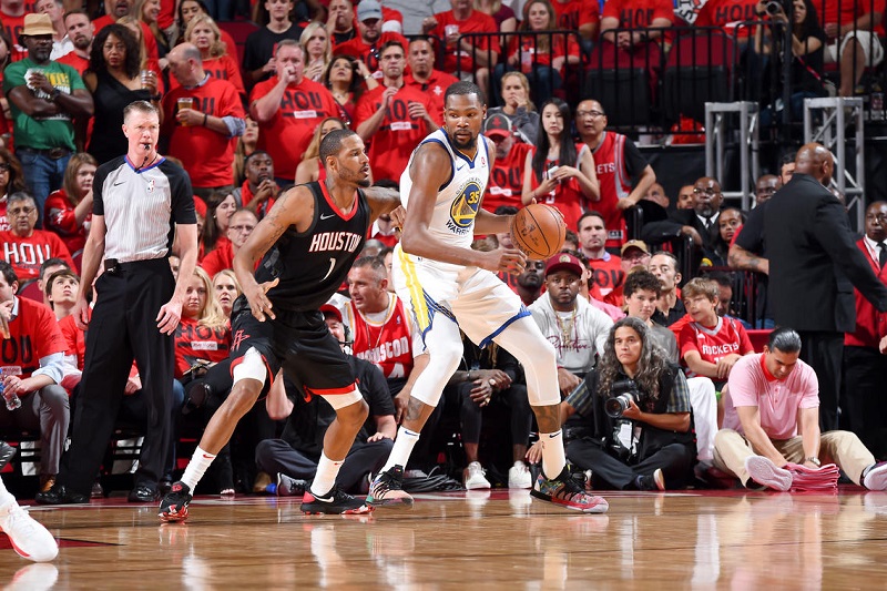 Basketbalisté Houstonu ovládli druhé utkání a vyrovnali finálovou sérii.