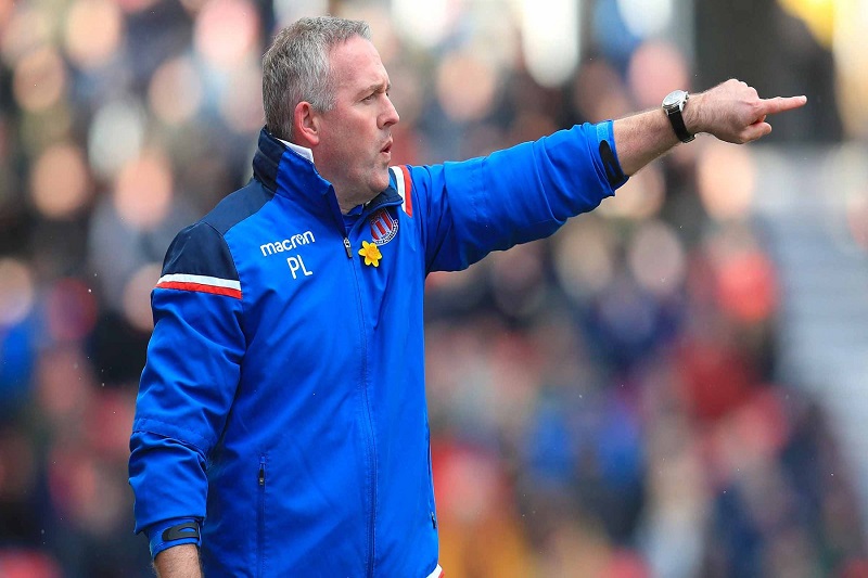 Trenér Paul Lambert skončil u fotbalistů Stoke City.